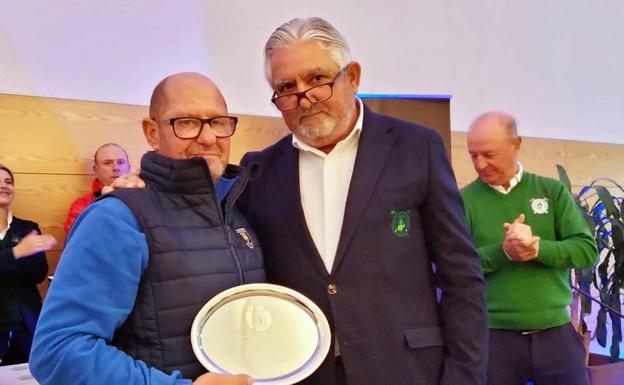 La Fexgolf rinde homenaje a Ángel Pérez