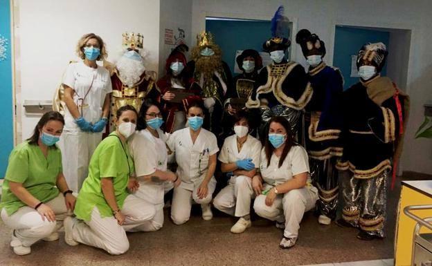 Los Reyes Magos vuelven a visitar el hospital