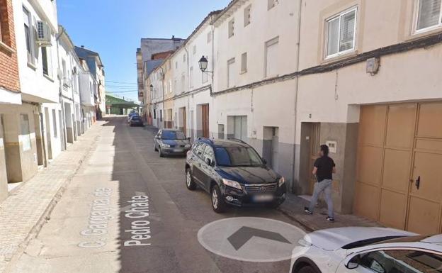 Dos heridos e importantes daños materiales en el incendio de una vivienda en Jarandilla