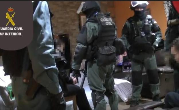 La Guardia Civil desmantela «una peligrosa organización criminal» de venta de drogas