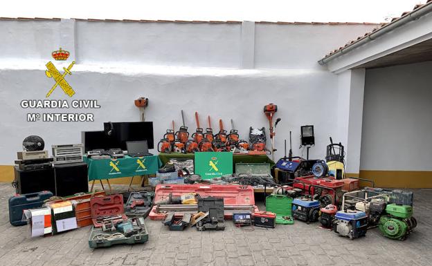 Dos detenidos por robo de herramientas, gracias a una investigación de la Guardia Civil iniciada en Madroñera