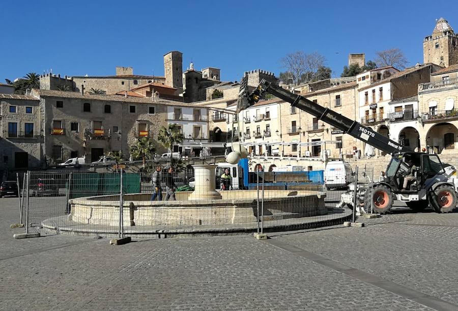 El pilar de la plaza Mayor tendrá una nueva fuente con su alumbrado