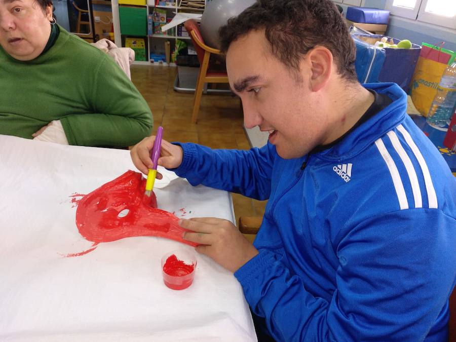 El centro trujillano de Aspace Cáceres hace una muestra de máscaras por Carnaval