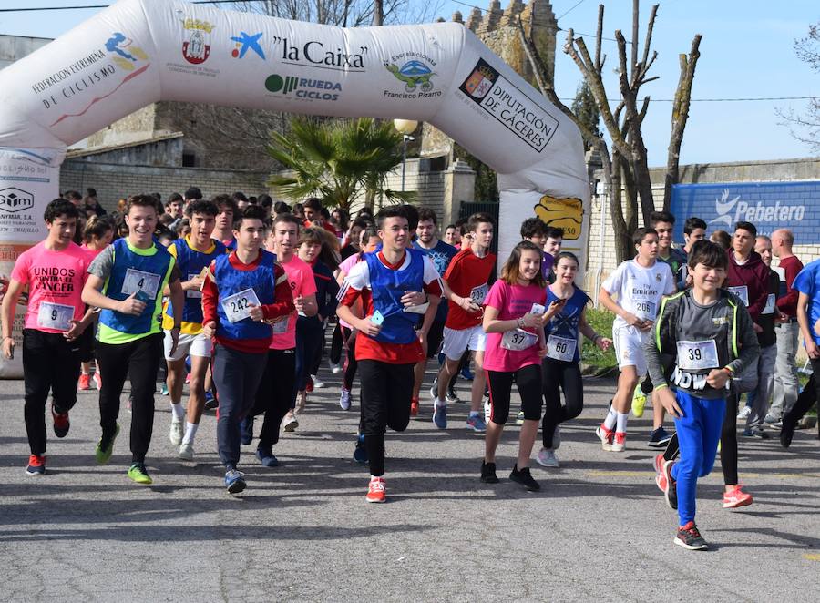 El IES Turgalium consigue un desfibrilador gracias a su carrera solidaria