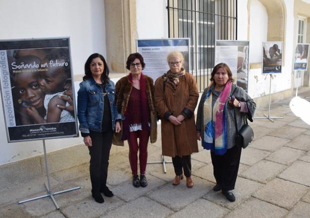 Manos Unidas da a conocer diferentes situaciones de la infancia en una exposición