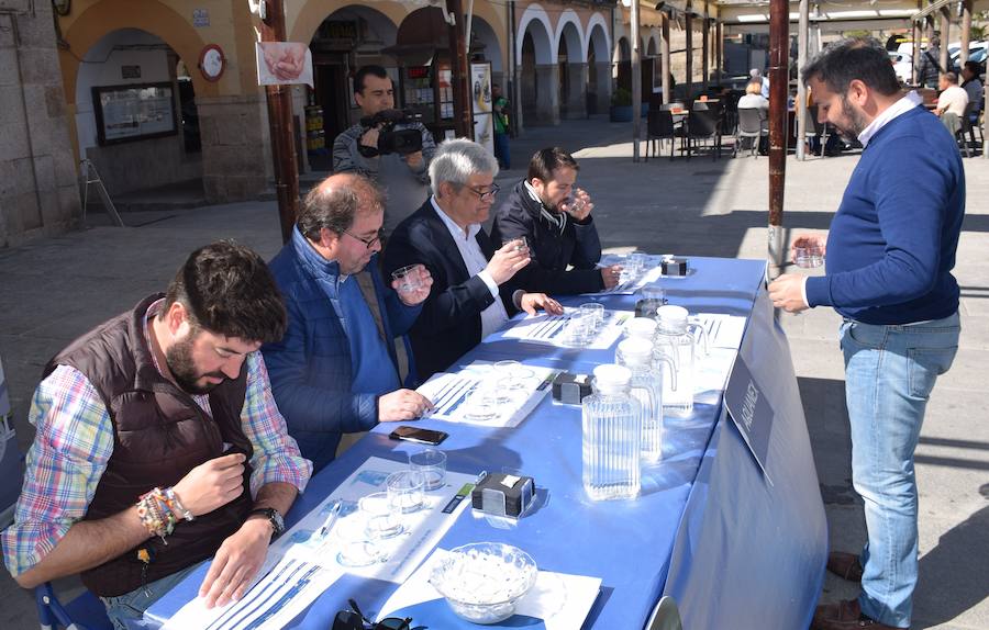 Una cata a ciegas muestra la calidad del agua de Trujillo