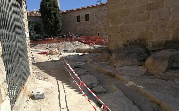 Encuentran quince tumbas en las obras de la calle Santa Beatriz de Silva