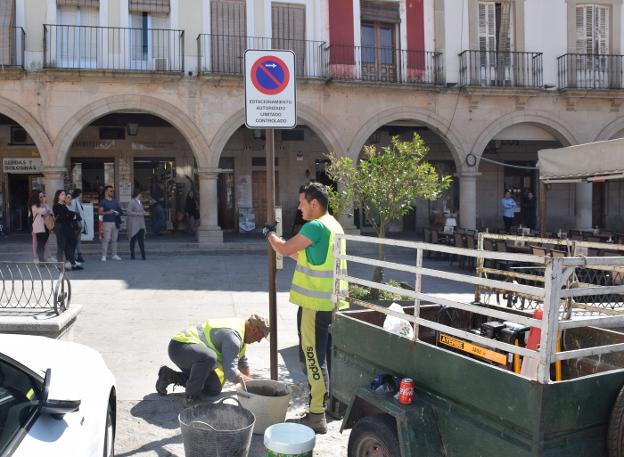 Nuevo intento para poner orden a los estacionamientos en la plaza Mayor