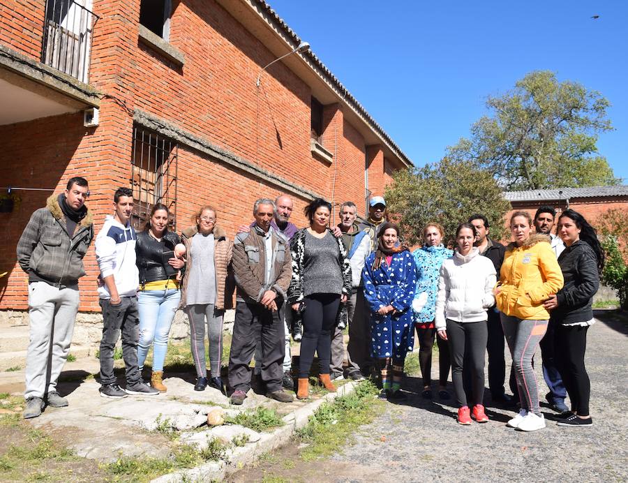 Cortan la luz a catorce familias en las antiguas casas de los camineros