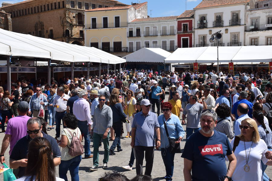 Miles de visitantes participan en la primera jornada de la Feria Nacional del Queso