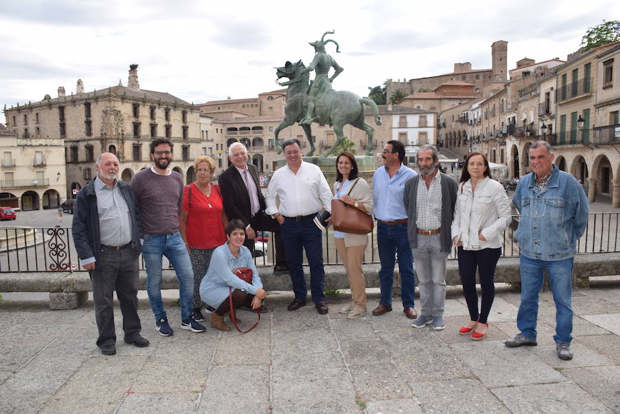 Borrell da el apoyo a José Antonio Redondo en su visita a Trujillo