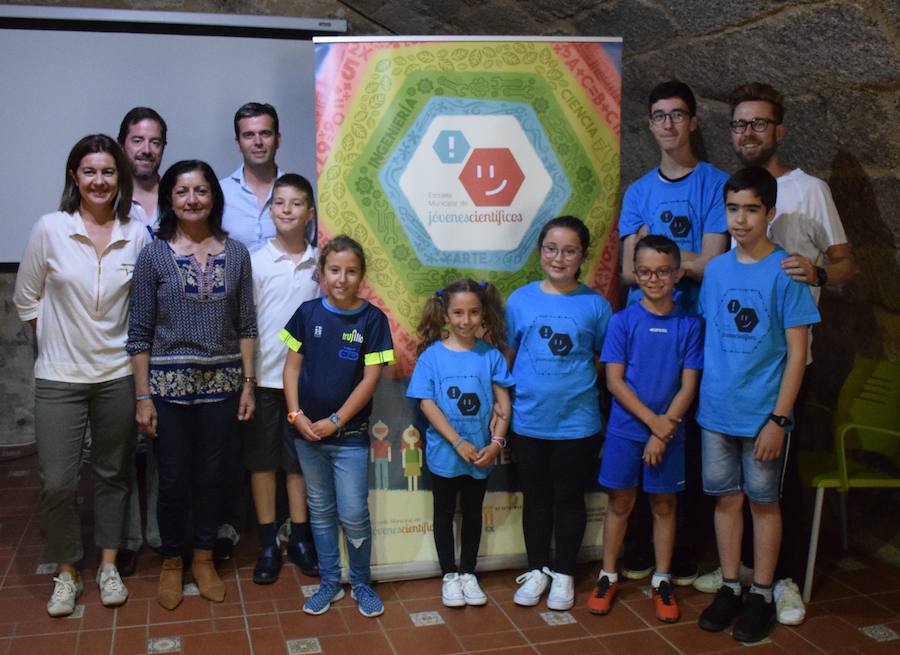 La escuela municipal de jóvenes científicos muestra sus proyectos