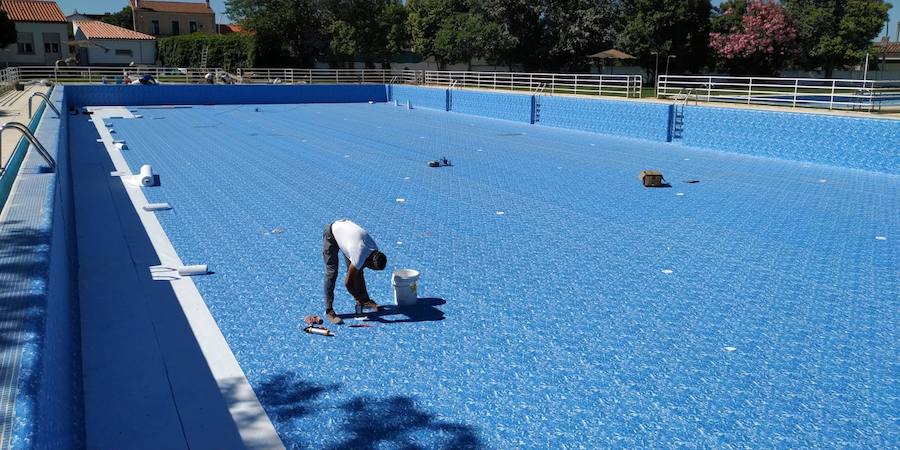 La apertura de la piscina trujillana se retrasa por el sellado del vaso