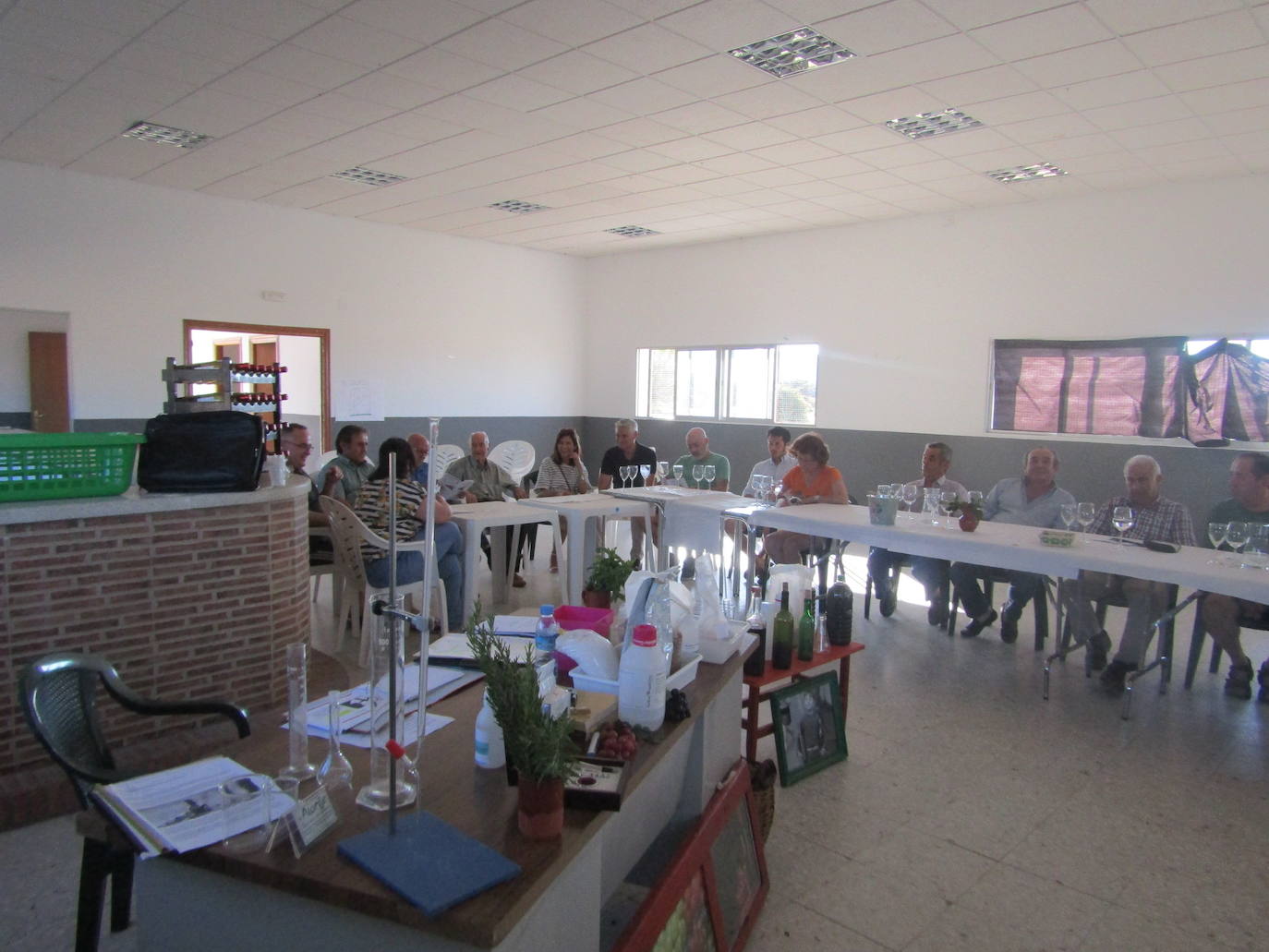 Adicomt lleva a cabo talleres sobre el vino como posible nicho de empleo