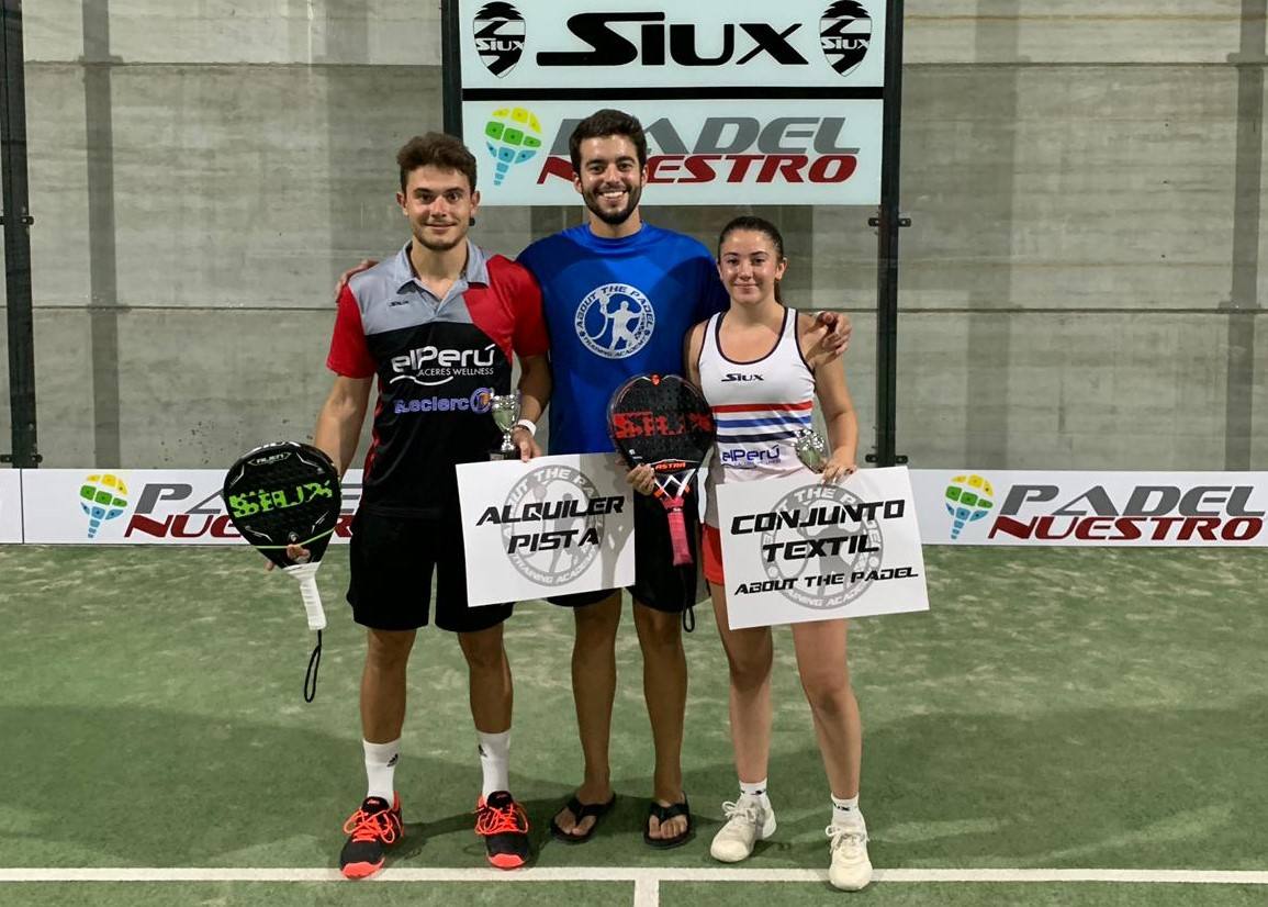El torneo de pádel de las fiestas cuenta con 34 parejas en cinco categorías