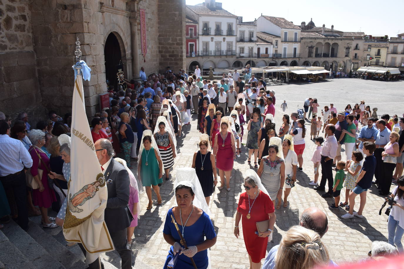 Subida en procesión de la Patrona al castillo