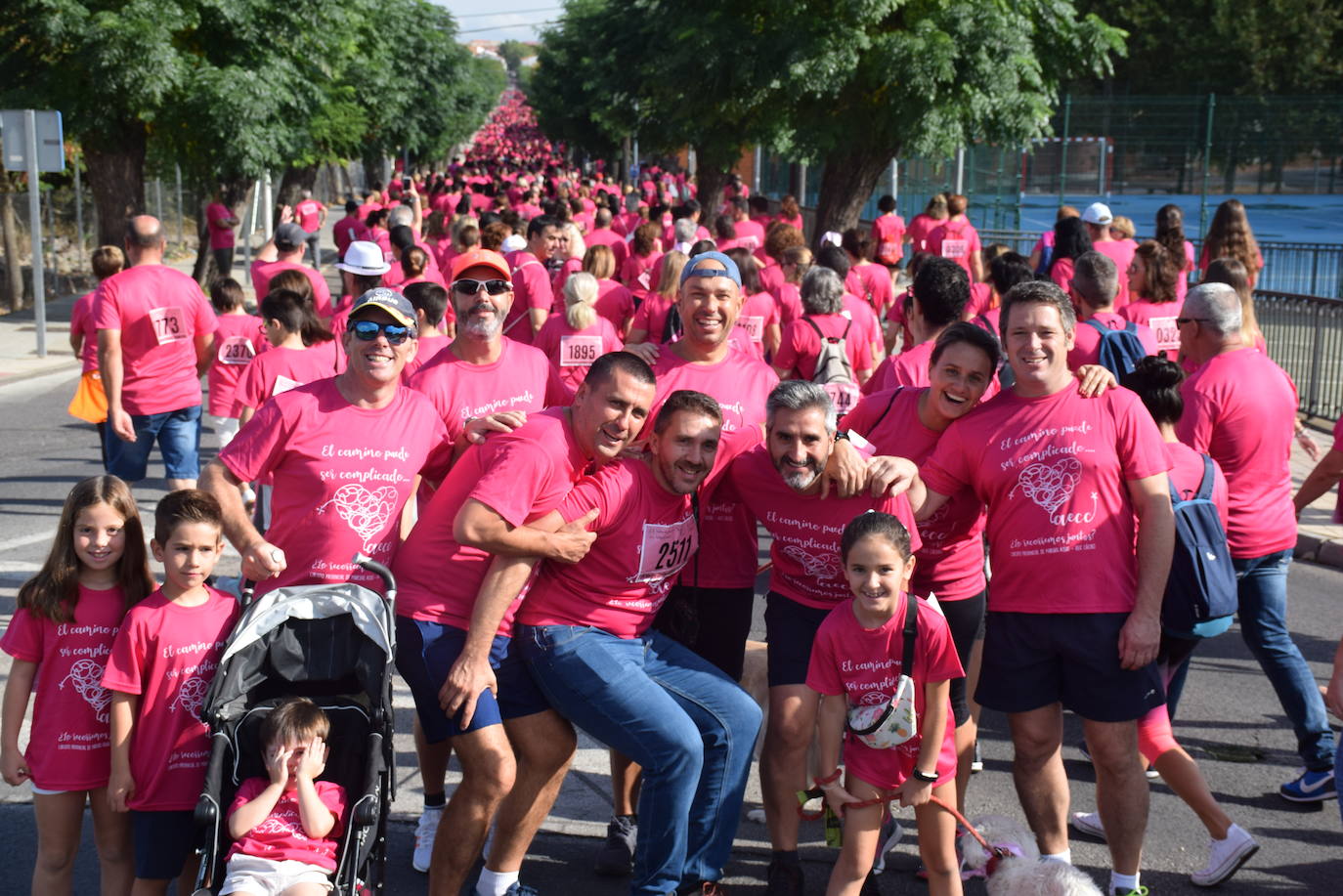 La ciudad se tiñe un año más de rosa con su marcha contra el cáncer