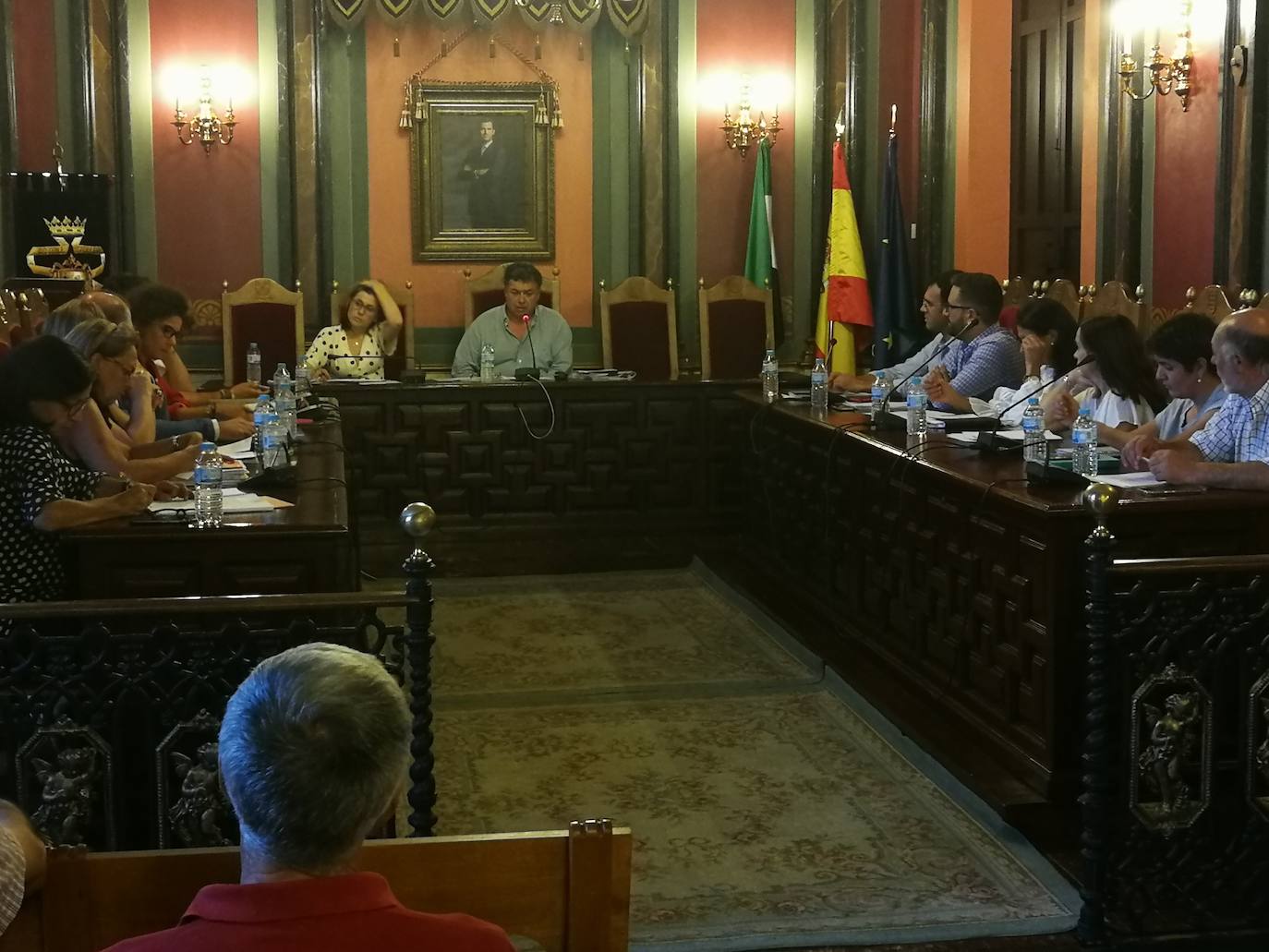 Se dejarán de regar los parques públicos y se prohíbe baldear y lavar los coches para ahorrar agua