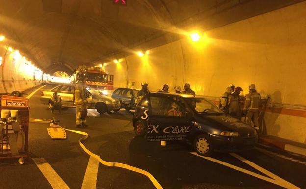 Un simulacro mantiene cortado al tráfico el túnel de Miravete hasta las dos de la tarde