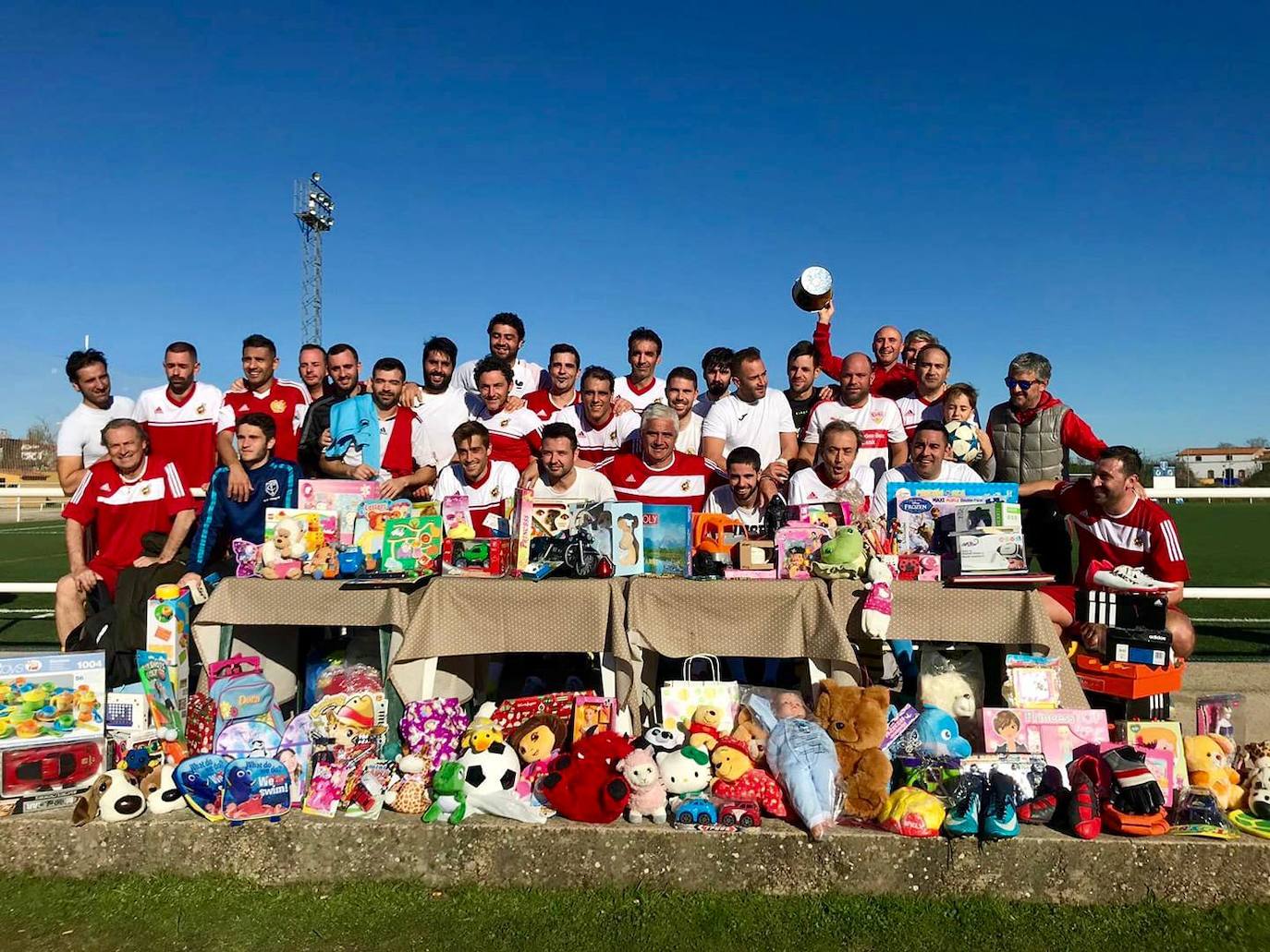 La III convivencia de fútbol 'Regala un juguete' tendrá lugar mañana