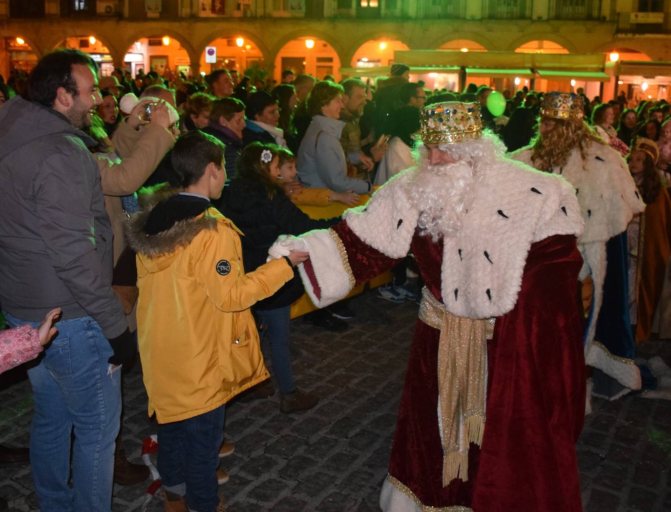 Los Reyes llenan de ilusión las calles de la ciudad con la tradicional cabalgata