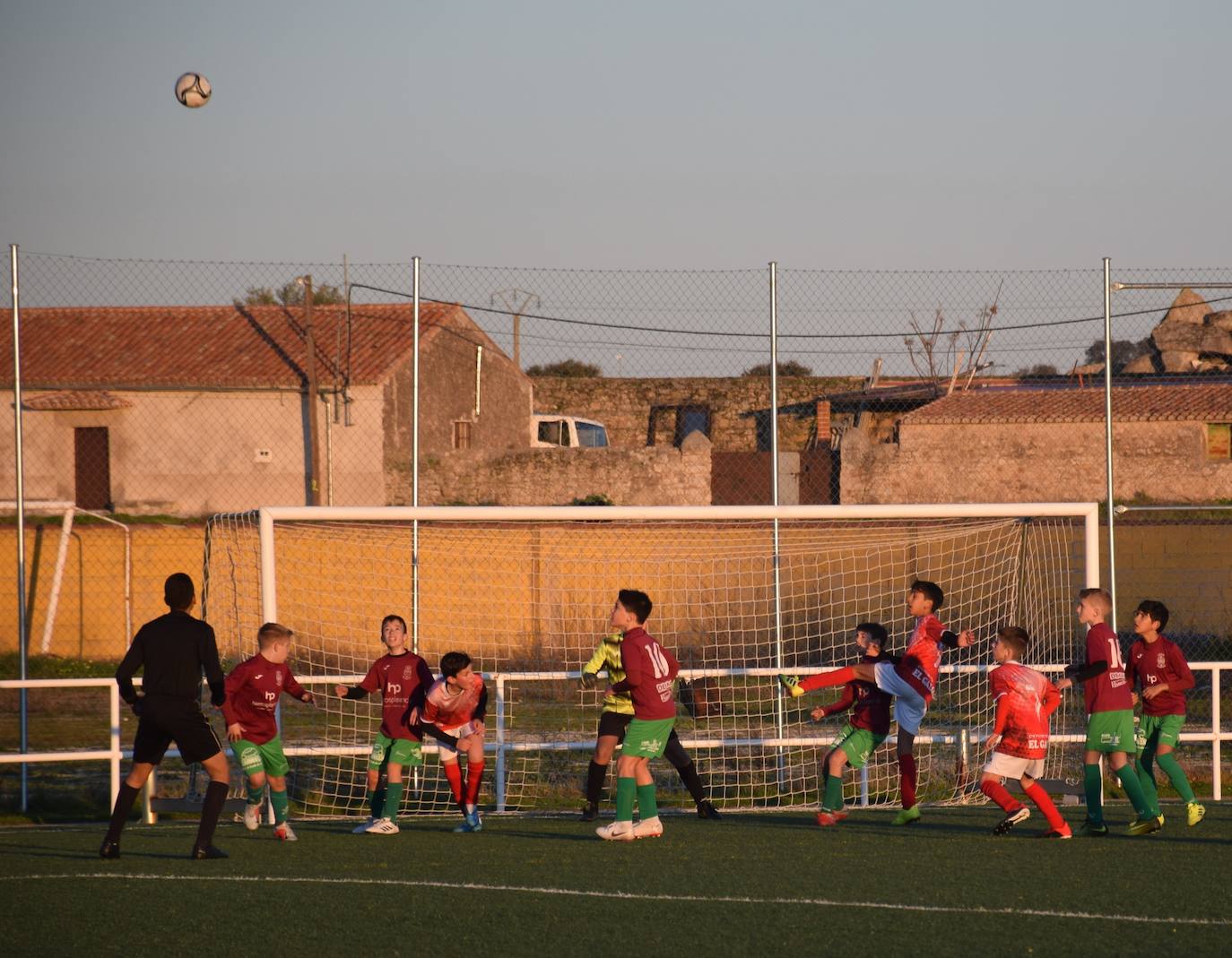El torneo de fútbol base mixto movilizó a unos 230 menores de la región
