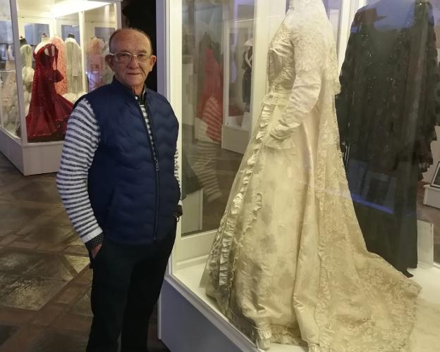El modisto Enrique Elías plantea llevarse el museo del traje a otra ciudad