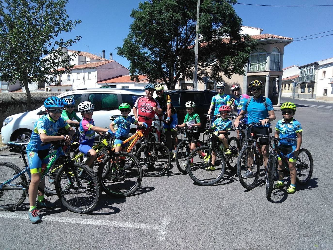 La asociación ciclista Francisco Pizarro apuesta por la formación en el deporte