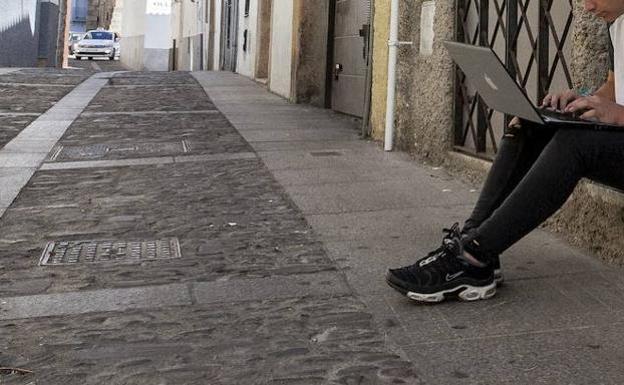 La Junta concede ayudas a 60 pueblos de menos de 5.000 habitantes, algunos de la zona, para poner fibra óptica