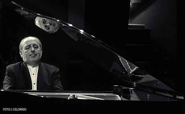 El pianista Juan José Muñoz Cañivano ofrecerá este viernes un concierto en el Barrantes Cervantes