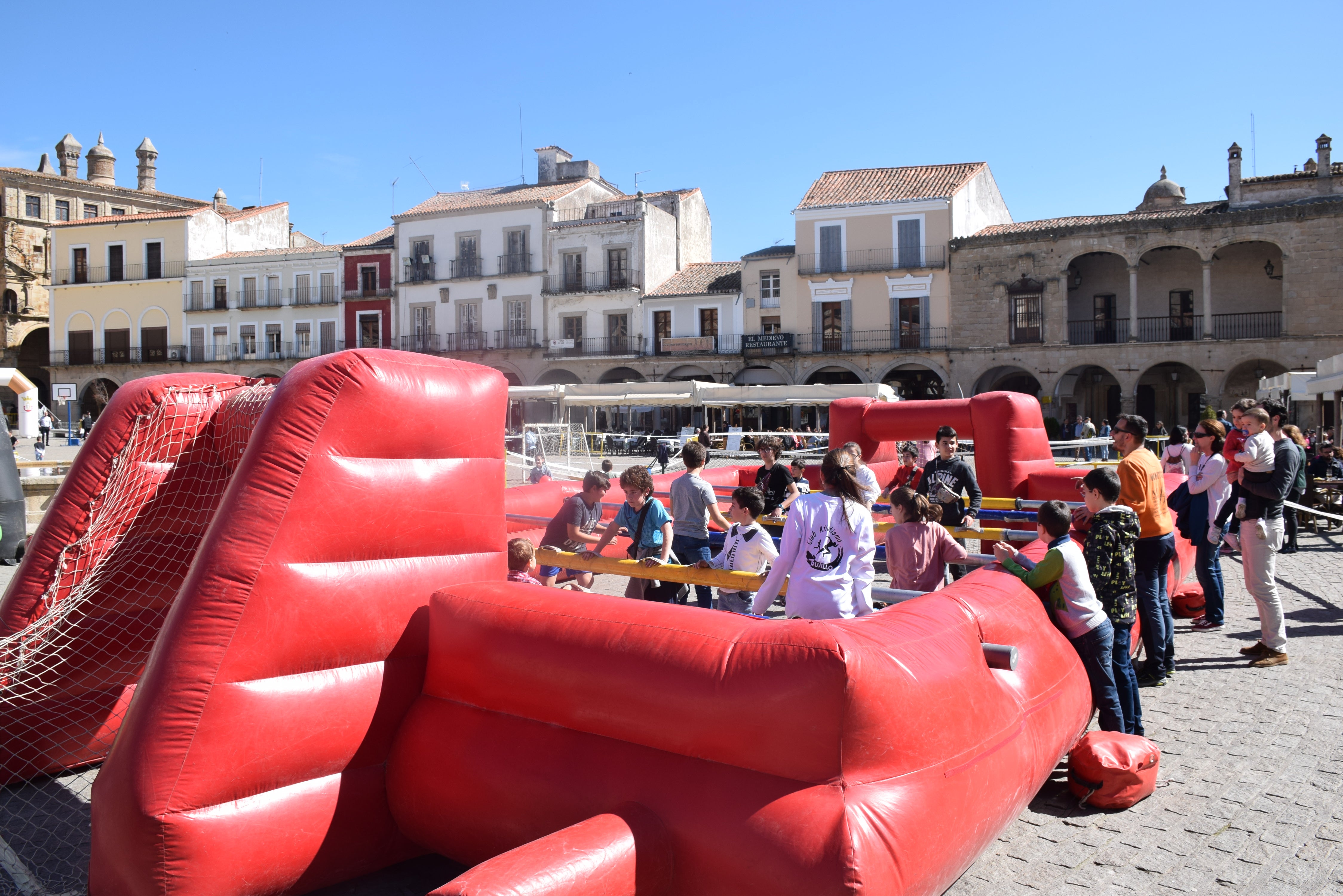 La plaza Mayor acoge el programa 'Deporte y mujer'