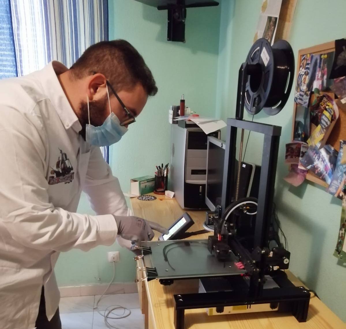 Manuel Diaz contribuye con su impresión 3D para hacer material sanitario ante la crisis del Covid-19