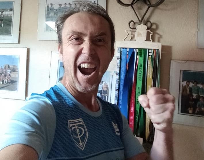 Más de cien personas se han unido este domingo a la realización de un reto deportivo en sus hogares