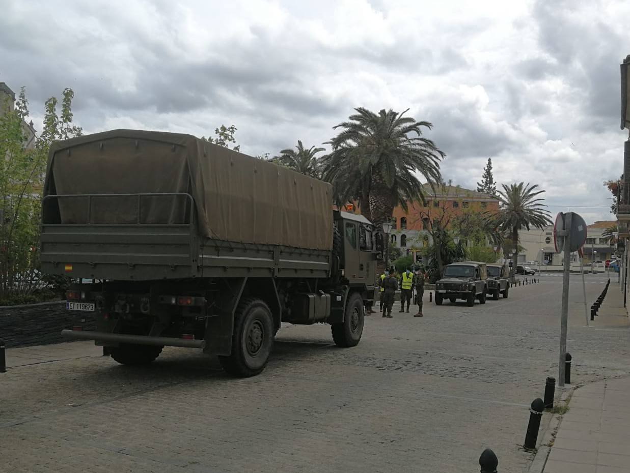 Militares de la Brigada Extremadura XI, por las calles de la ciudad en labores de apoyo
