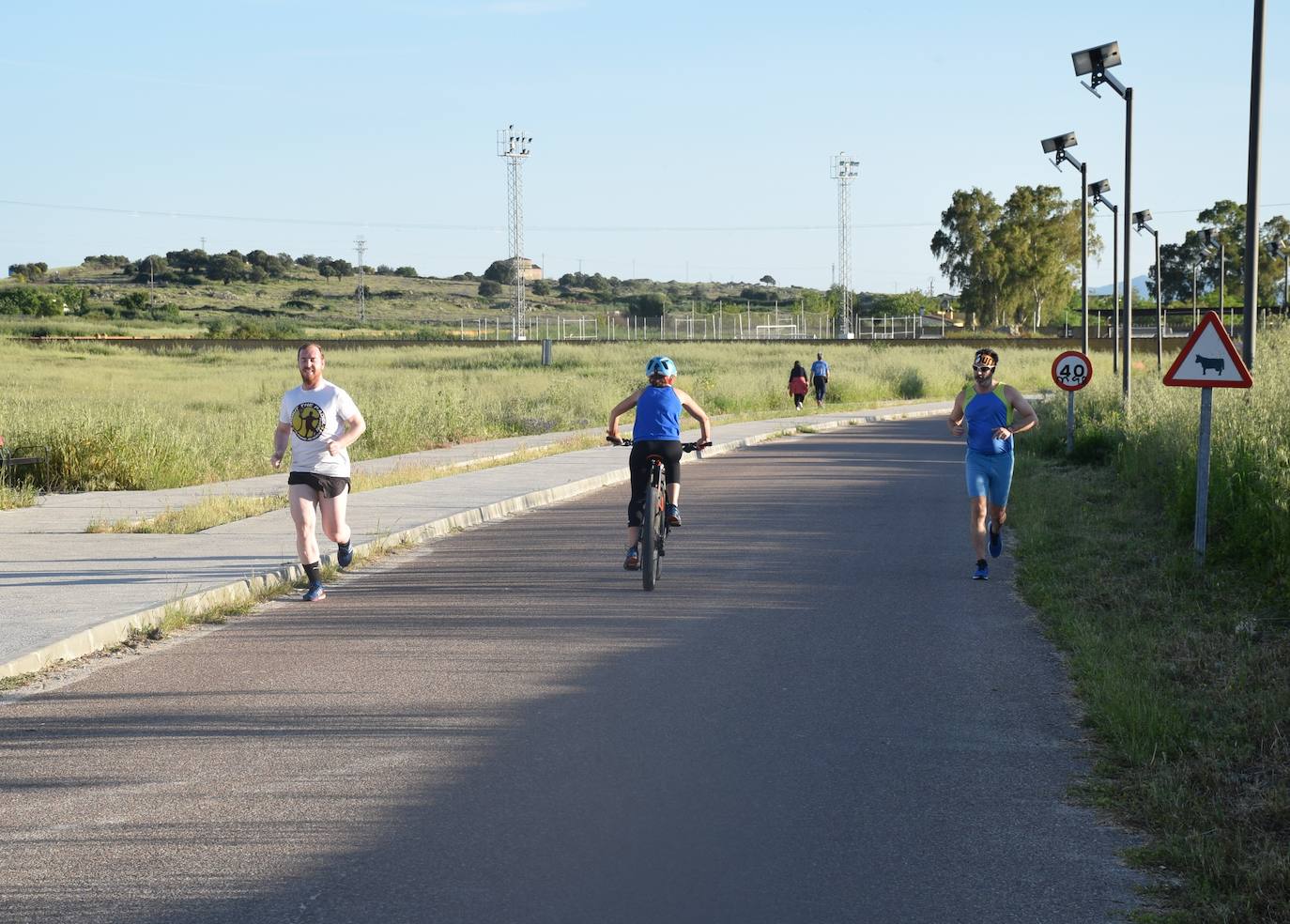 Decenas de vecinos se echan a la calle para disfrutar del deporte y de paseos