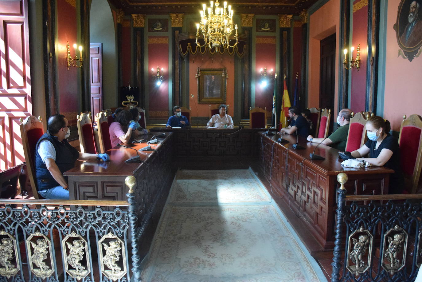 El Consistorio y empresarios coinciden en la reestructuración del espacio público para su uso
