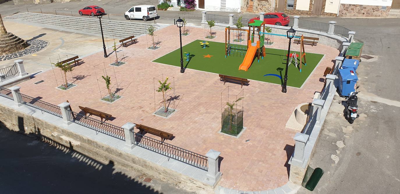 Deleitosa ya cuenta con su plaza de España remodelada