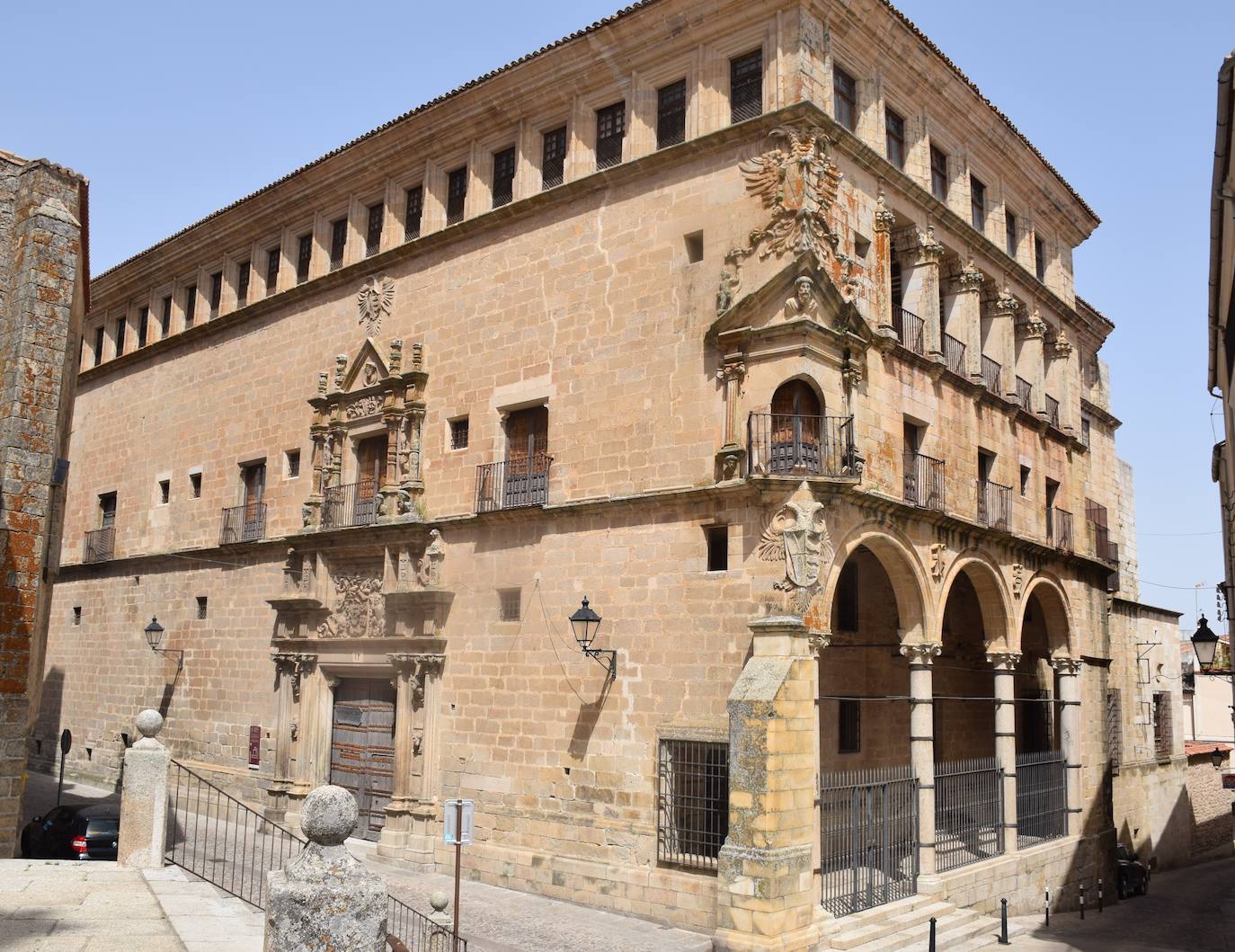 Las obras del palacio de San Carlos superarán los 150.000 euros