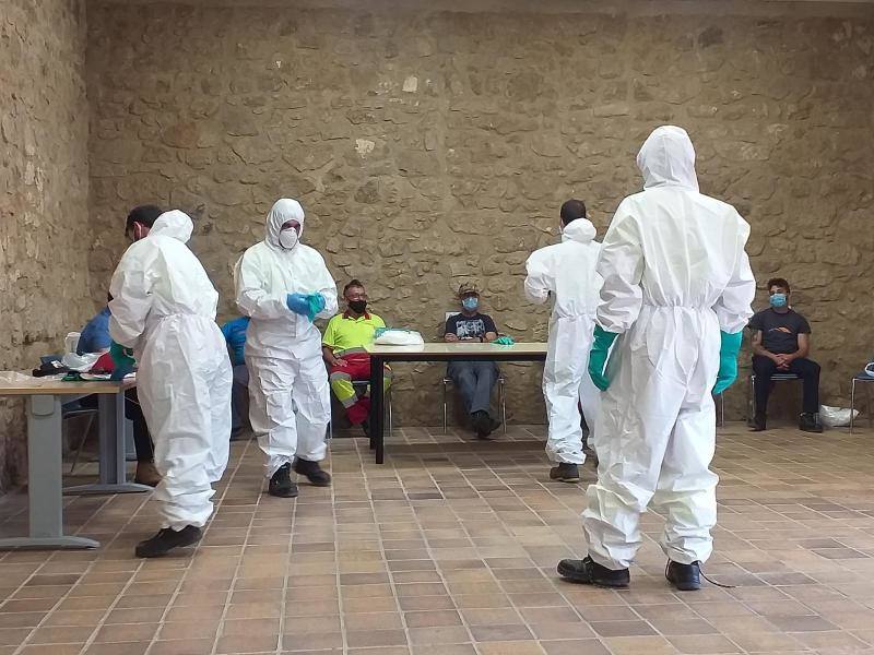 'Brigadas de limpiezas' mancomunadas trabajan en la desinfección de centros educativos