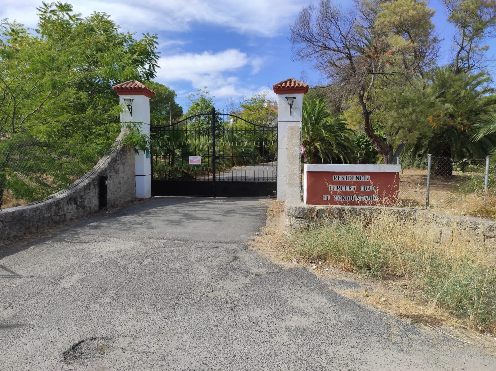 La residencia El Conquistador registra 37 casos positivos, de los que 29 son residentes