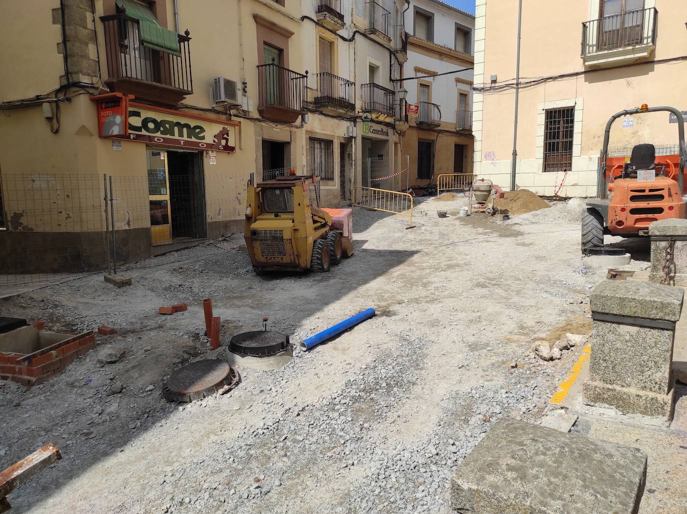 El concejal de Obras recuerda que la empresa debe cumplir unos plazos en Herreros y San Francisco