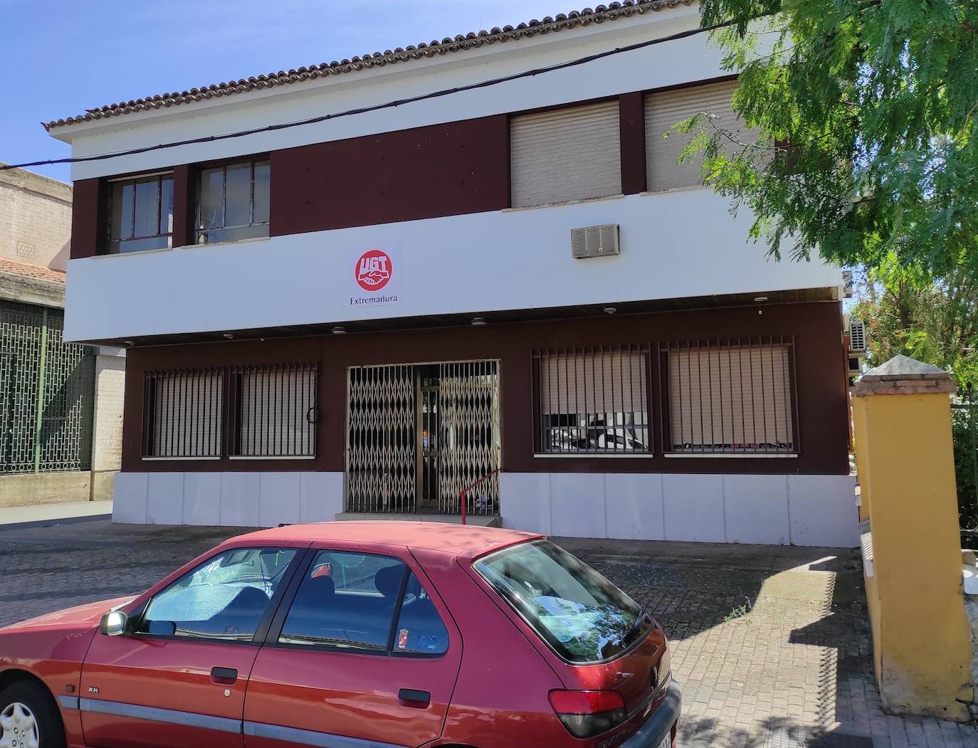 UGT vuelve a abrir su sede, tras la polémica surgida con la CNT