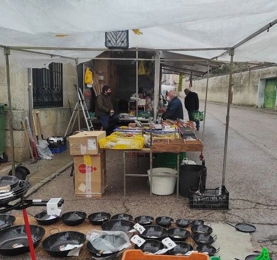 El mercadillo de los jueves recupera hoy la actividad con sus ochenta puestos