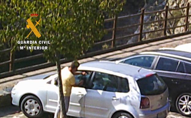Detenido un vecino de Trujillo por robar en el interior de vehículos en el Parque de Monfragüe