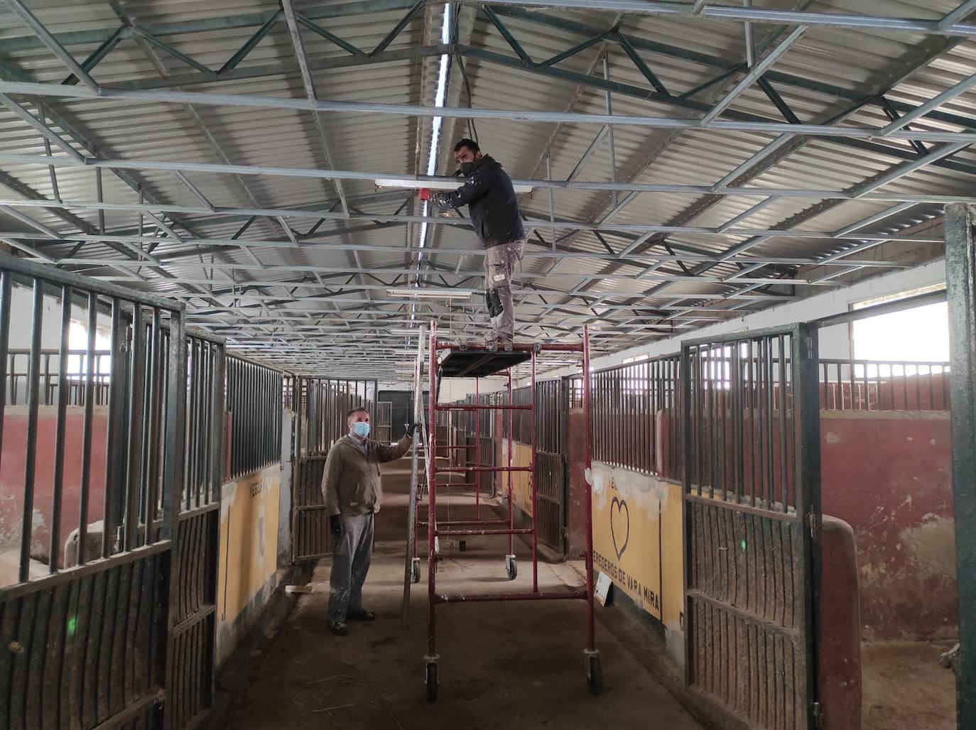 El Ayuntamiento ejecuta mejoras en el Mercado Regional pensando ya en la Agroganadera
