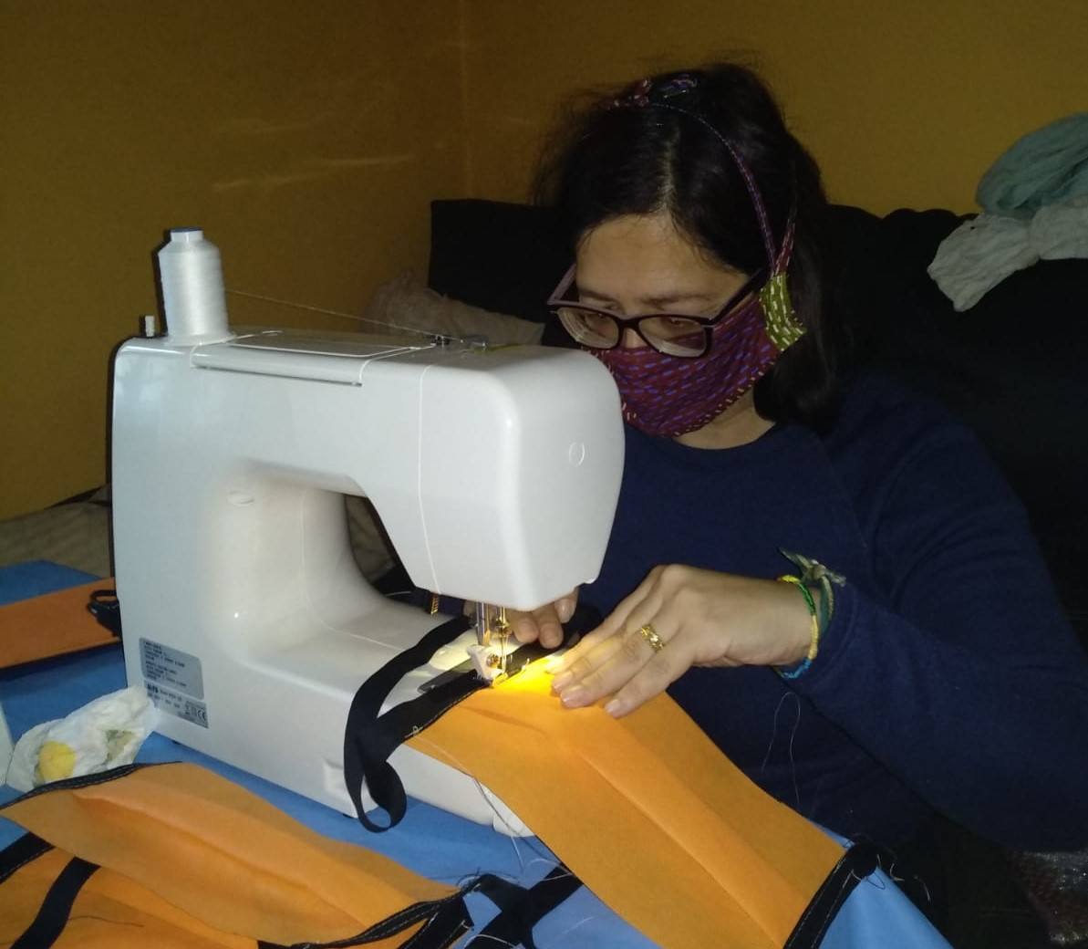 La solidaridad de las costureras sigue activa