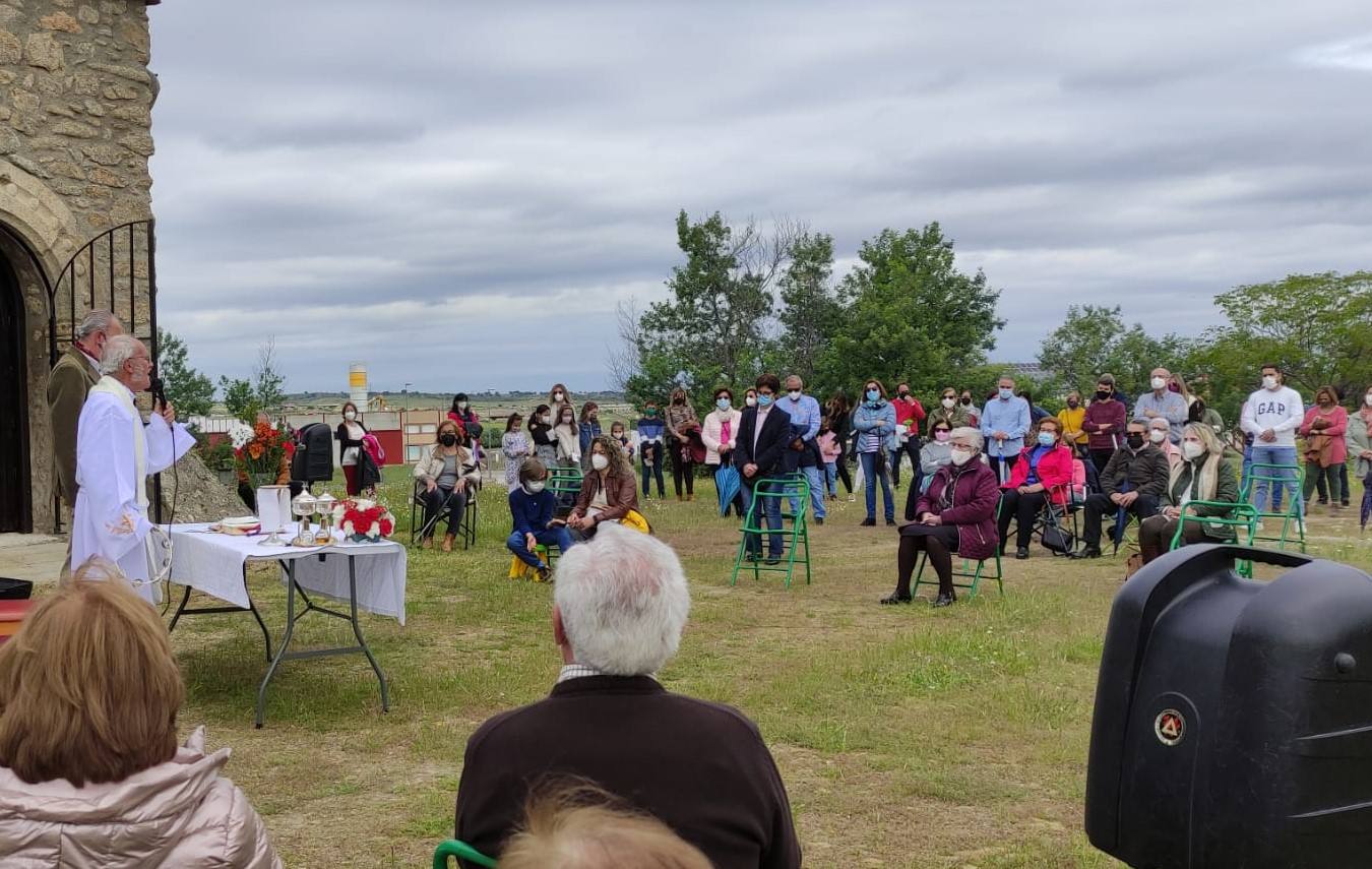 Sin romería pero con una misa al aire libre junto a la ermita del Cristo de la Vida