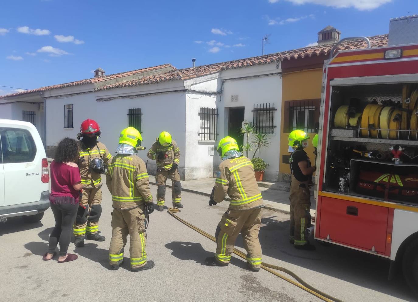 Gran susto por el incendio en una vivienda en la calle Hernán Cortés