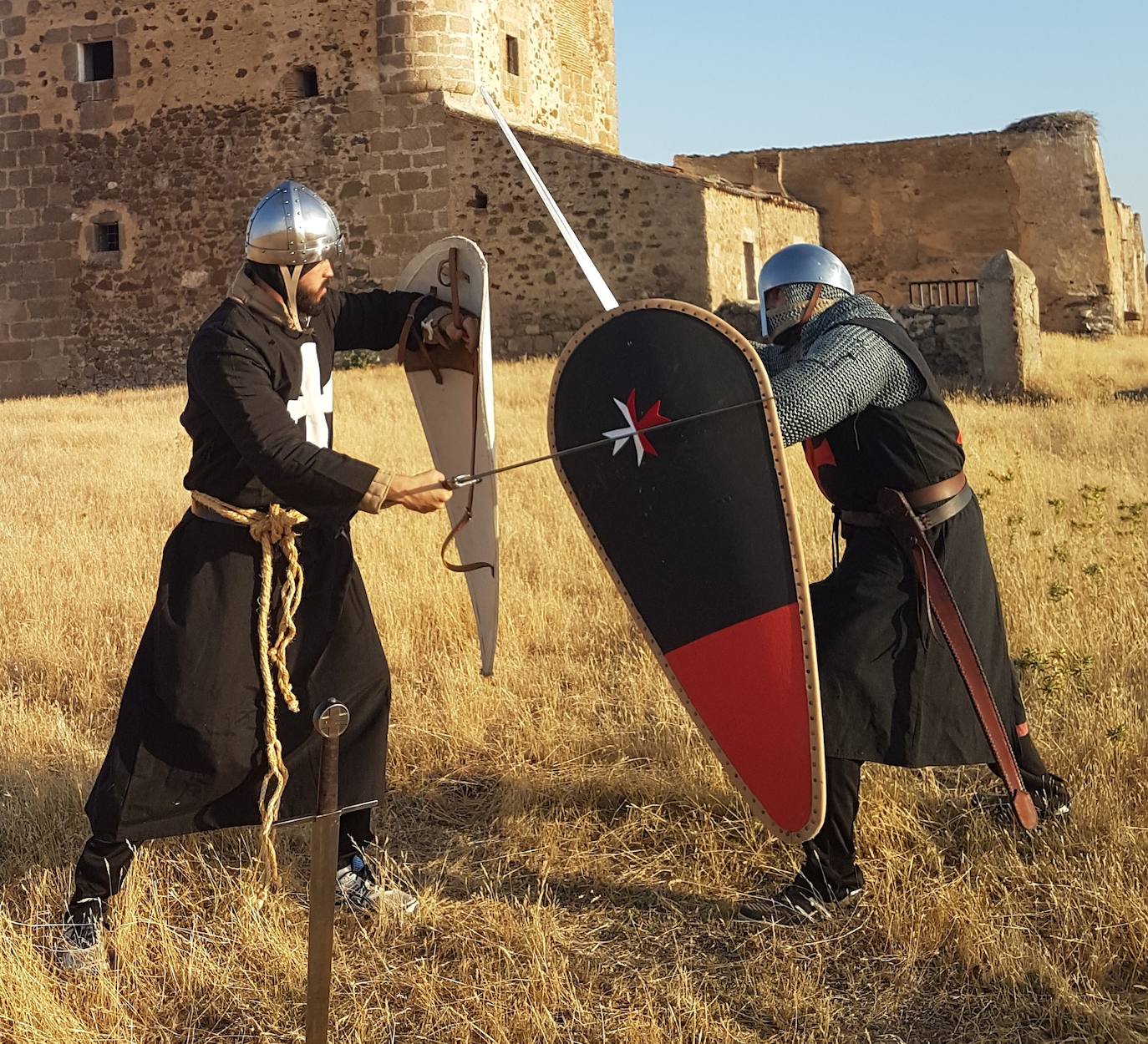 El grupo Fronteros de Extremadura recupera las recreaciones en el castillo