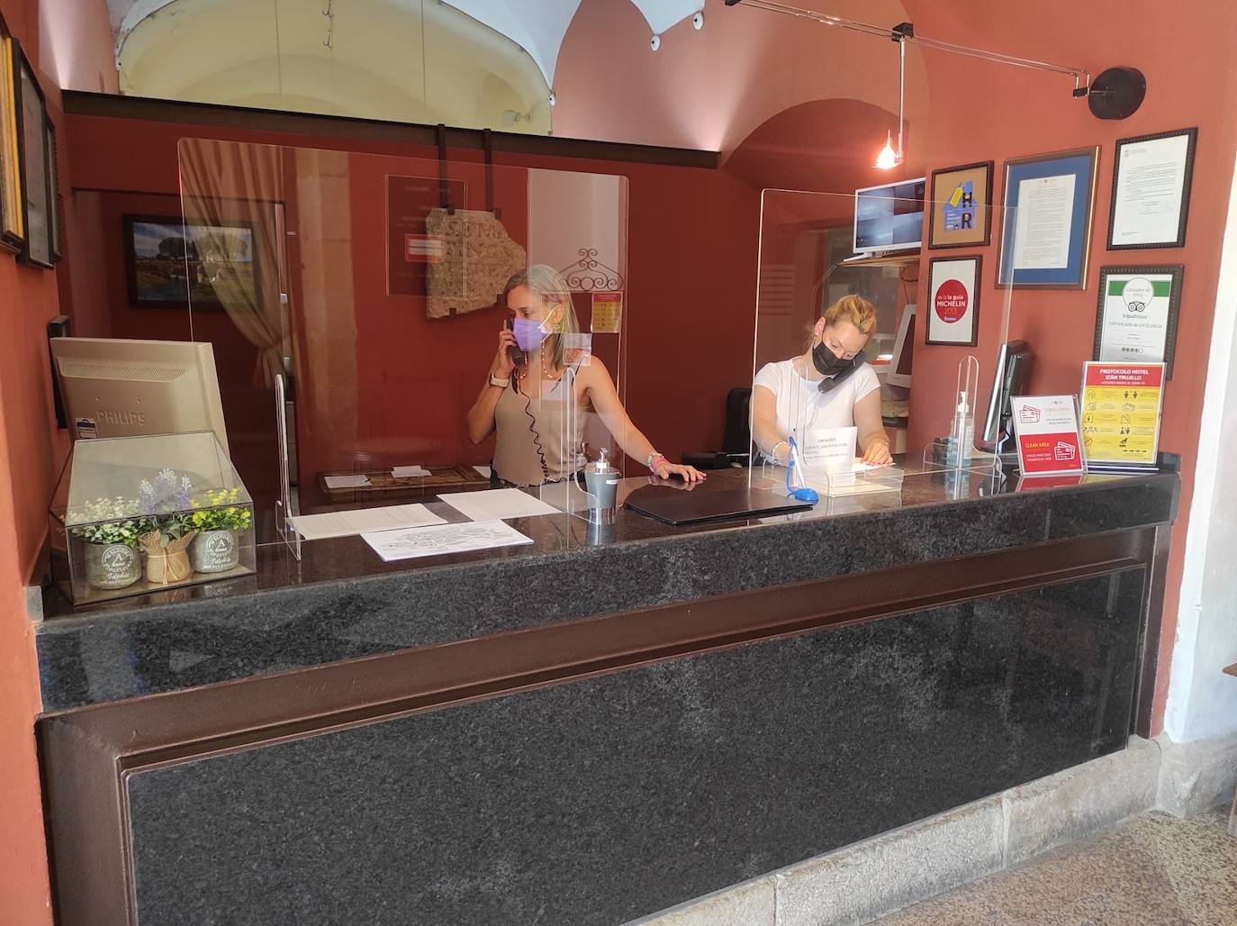 El cierre perimetral provoca numerosas cancelaciones